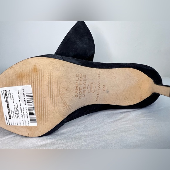 Ann Taylor ~ Azra Suede Pumps ~ Store Sample ~ Size 6B ~ New W/O Box - Picture 5 of 8